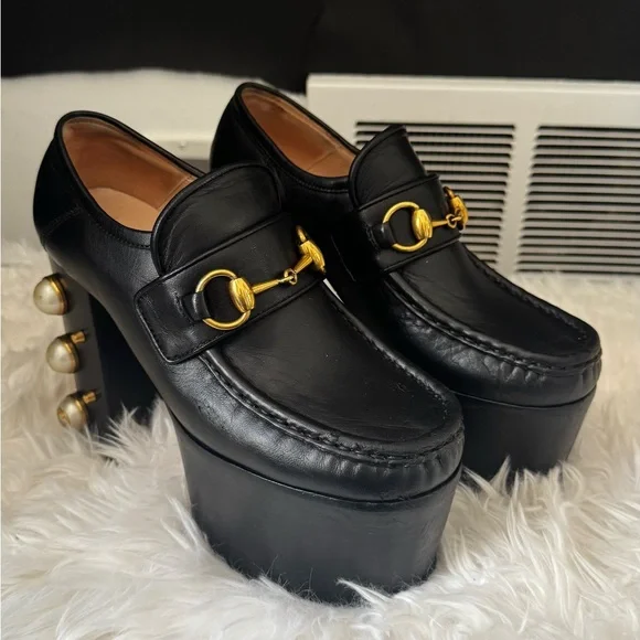 Gucci Black and Gold Leather Loafers with Horsebit Detail